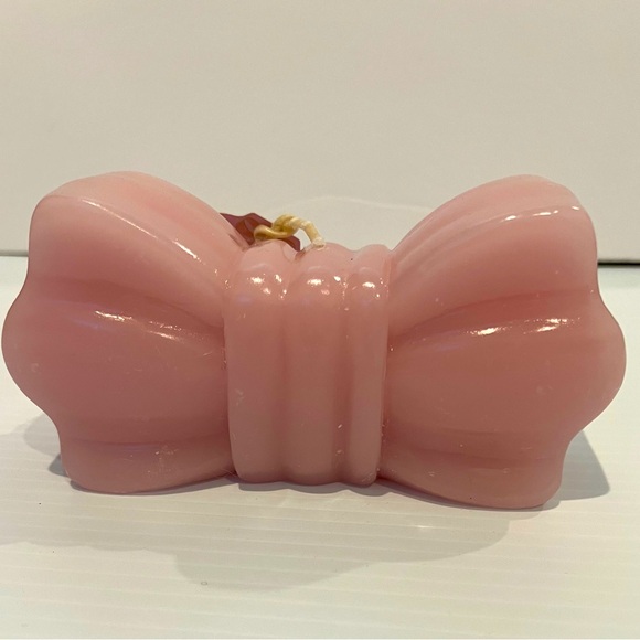 Enchante Other - Pretty in Pink Coquette Bow Candle- NWT